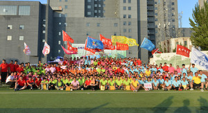 赤峰我爱我家全员400多人，举行的企业趣味运动会